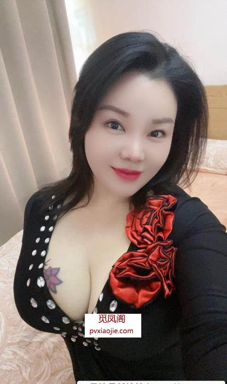 晴天太骚大胸大肥臀