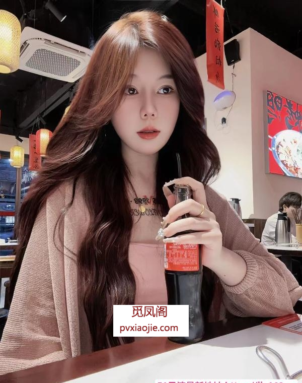 时尚御姐玉体打卡记