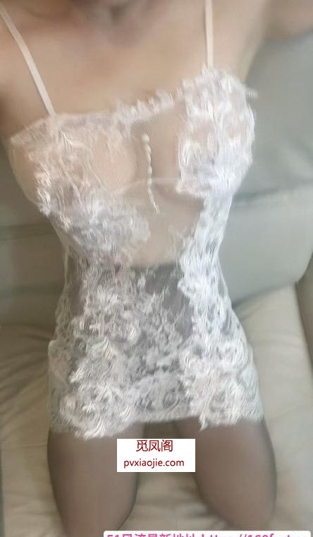 大胸性感黑丝骚姐姐