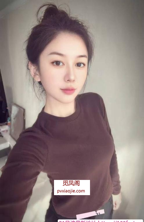 朝阳胸大臀翘小姐姐